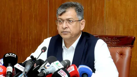 তত্ত্বাবধায়ক সরকারব্যবস্থা ছাড়া গত্যন্তর নেই : স্বরাষ্ট্রমন্ত্রী