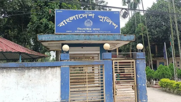 সিংগাইরে এক ব্যক্তির গলায় ফাঁস দিয়ে আত্মহত্যা
