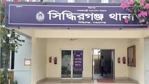 সিদ্ধিরগঞ্জে বাসে আগুন, ১৮ জনের বিরুদ্ধে মামলা
