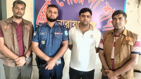 চাঁদা দাবির অভিযোগে গ্রেপ্তার কৃষকদল নেতা বহিষ্কার
