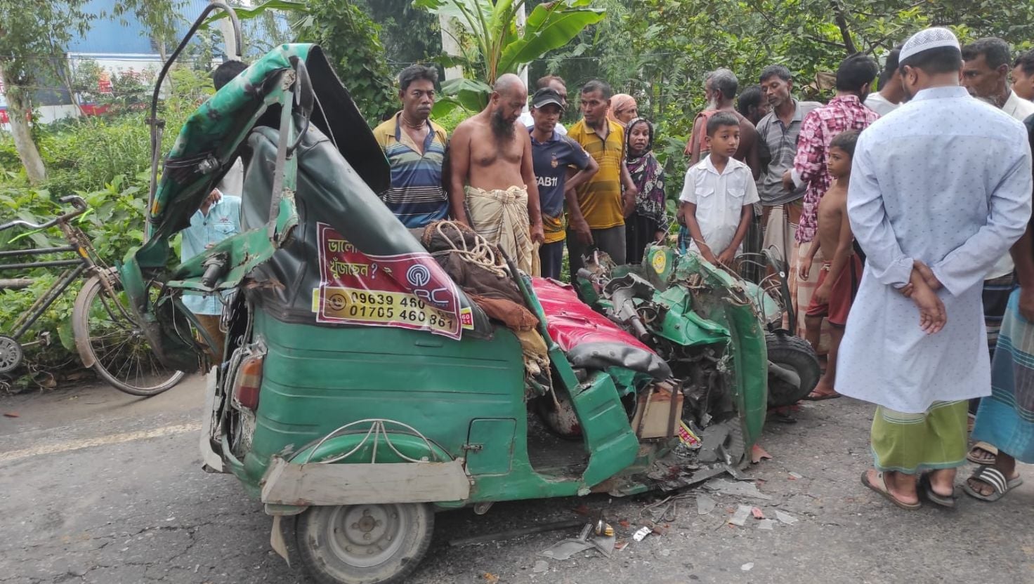 সিরাজগঞ্জে ট্রাকের পেছনে অটোরিকশার ধাক্কা, নিহত ২