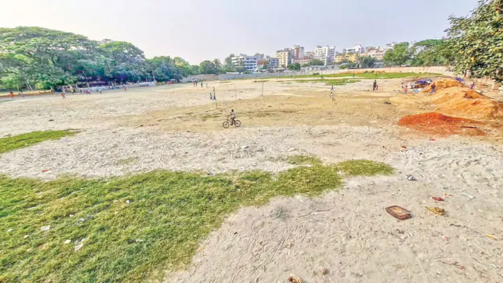 সুউচ্চ প্রাচীরে বন্ধ হচ্ছে সাধারণের প্রবেশ