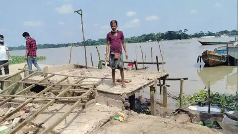 সুগন্ধা নদী দখল করে নির্মিত ৪ দোকান উচ্ছেদ
