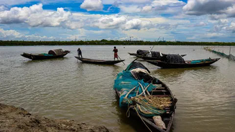 সুন্দরবনে দুই দিনে ২১ জেলে অপহরণ
