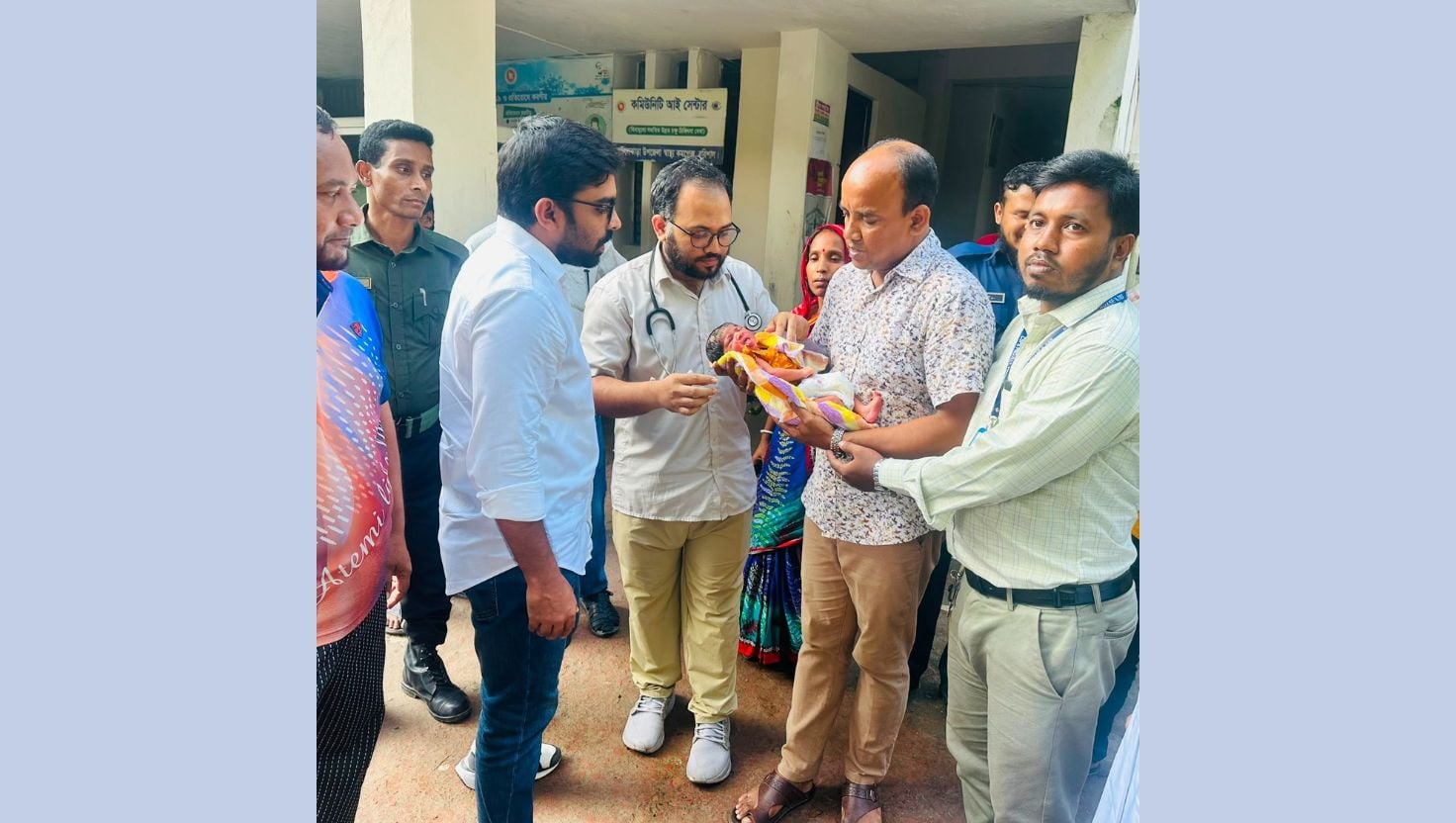 প্রধানমন্ত্রীর নির্দেশে ওই শিশুকে চিকিৎসার জন্য ঢাকায় প্রেরণ 