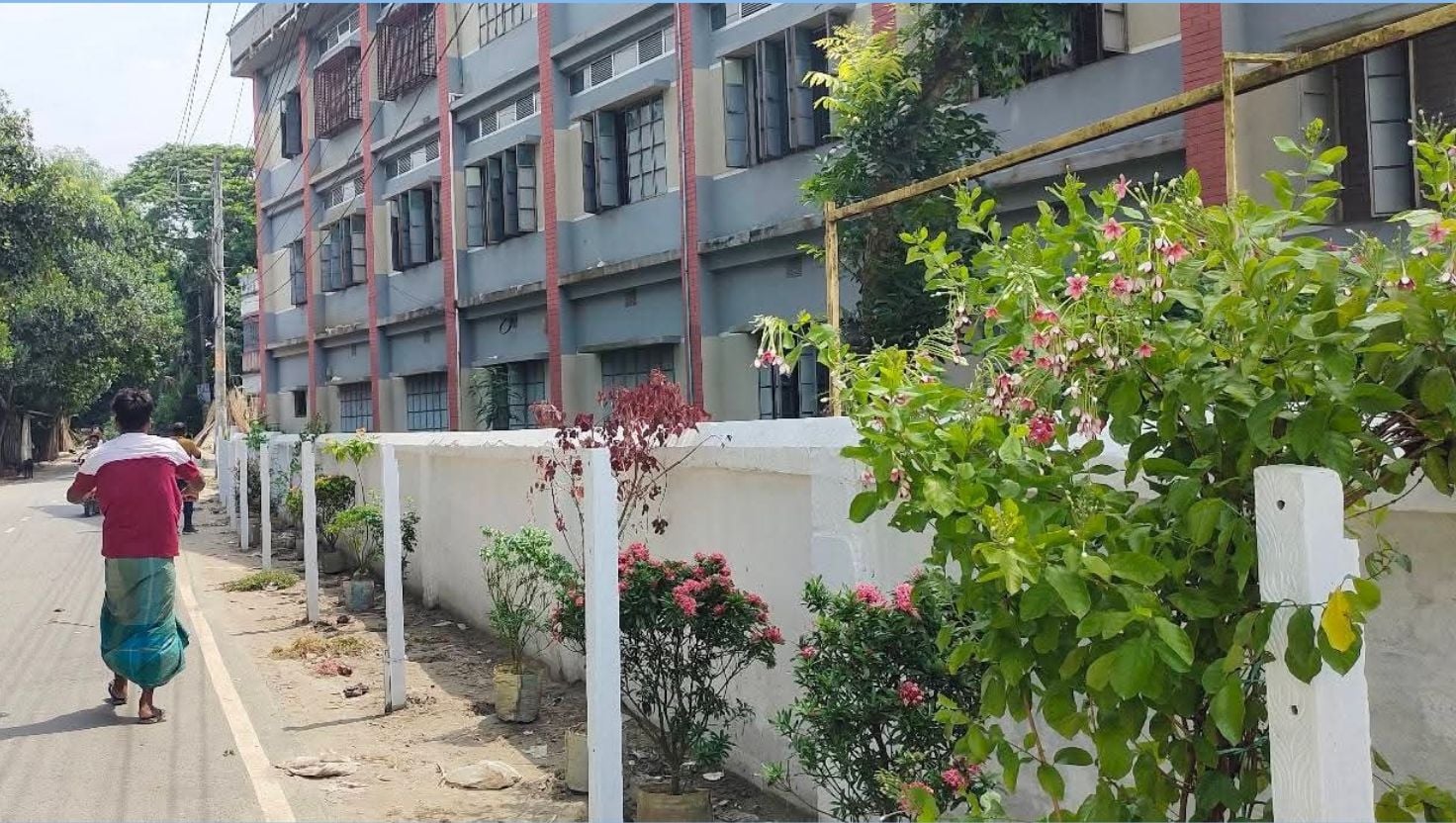 সদরপুরে পাল্টে গেল স্কুলের বাউন্ডারির চিত্র 