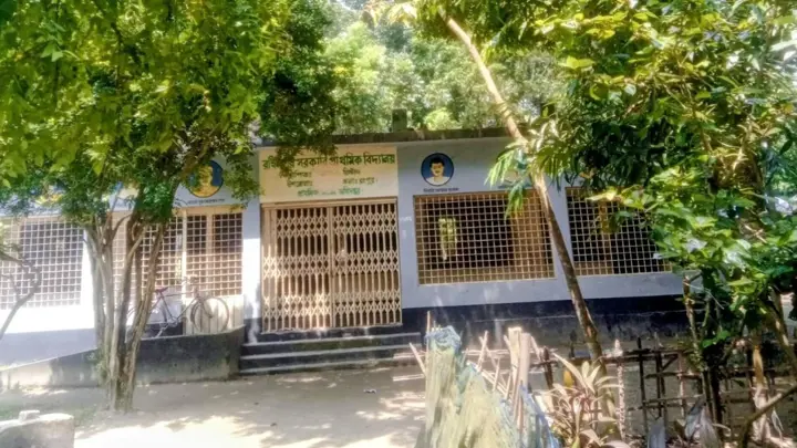 তারাগঞ্জে স্বামী সভাপতি, স্ত্রী ভারপ্রাপ্ত প্রধান শিক্ষিকা