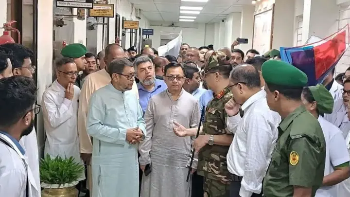 হাসপাতালগুলোকে দালালমুক্ত করতে সরকার কাজ করছে