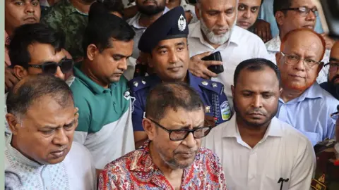 পরিবর্তন হচ্ছে কমিউনিটি ক্লিনিকের নাম, চিকিৎসক সংকটে ব্যবস্থা নেওয়ার ঘোষণা মন্ত্রীর
