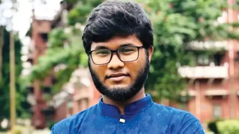 হঠাৎ জ্বর, হাসপাতালে নেওয়ার আগেই মৃত্যু ঢাবি শিক্ষার্থীর