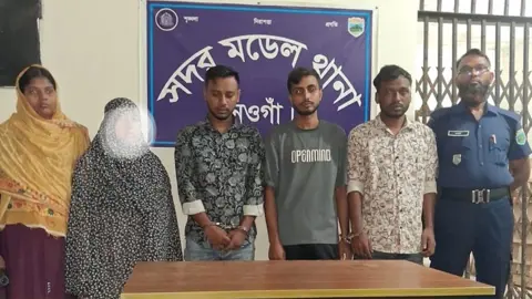 হানিট্র্যাপে ফেলে শিক্ষককে জিম্মি, নারীসহ গ্রেপ্তার ৪