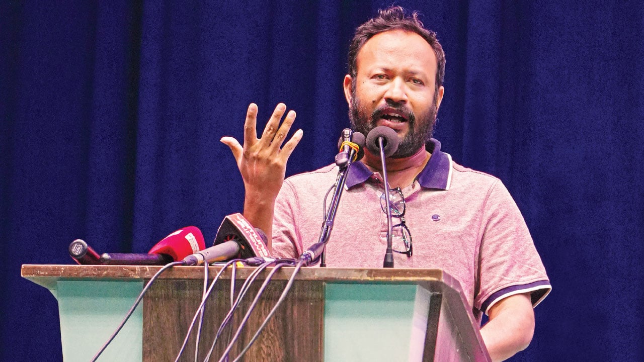 হাসান রোবায়েত ও জুলাইয়ের কবিতা