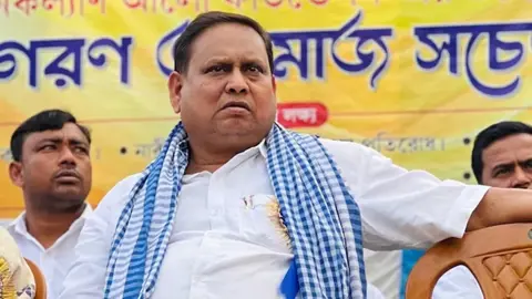 ‘বাবরি মসজিদ’ নির্মাণ শেষ করে ভারত ছেড়ে যাওয়ার ঘোষণা হুমায়ুন কবীরের