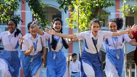 ১০ থেকে ১৬ দিন ছুটি পাচ্ছেন শিক্ষার্থীরা
