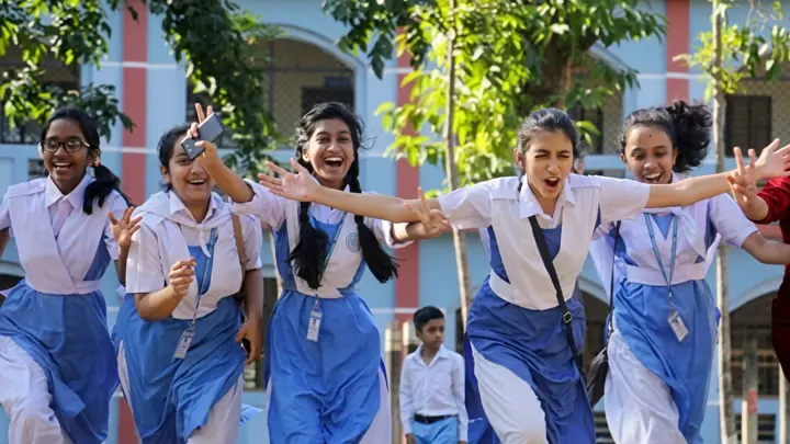 ১০ থেকে ১৬ দিন ছুটি পাচ্ছেন শিক্ষার্থীরা