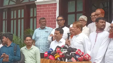 ১১ দলের ঢাকা–রংপুর লংমার্চ শুরু মানিক মিয়া অ্যাভিনিউ থেকে